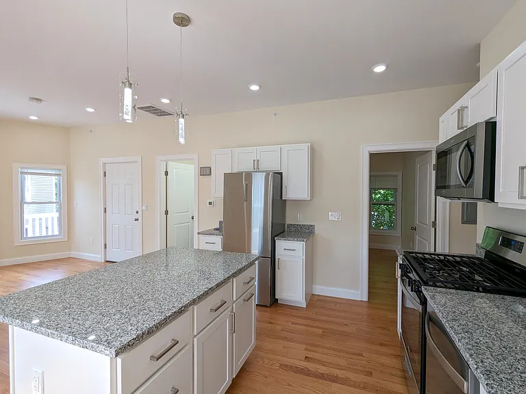 2 Sacramento Pl #3 — Photo 3