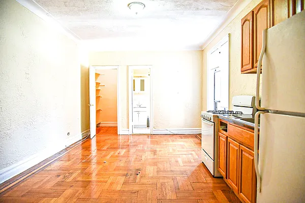 Rented by Lang Realty LLC | media 15