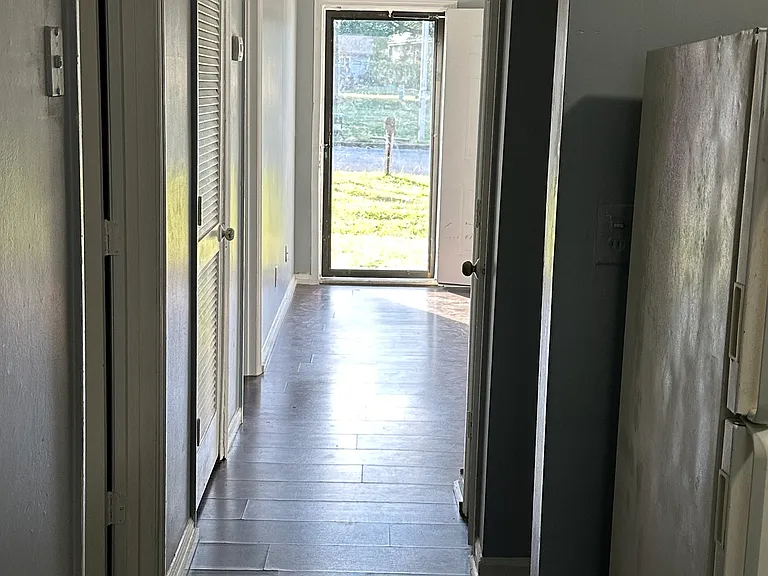 1011 Riviera Dr #B — Photo 7