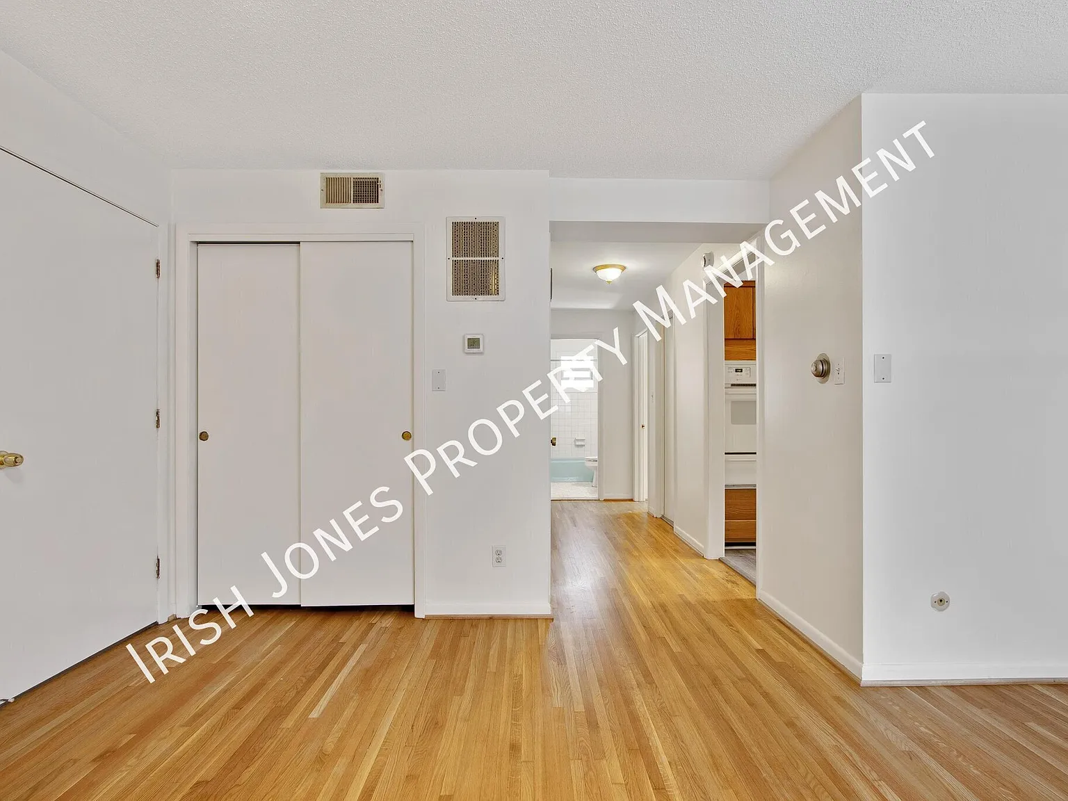 2 bed, 900 sqft, $1,595 — Photo 4