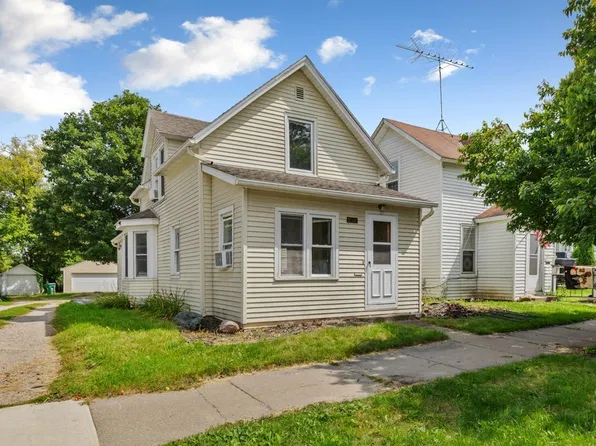 107 2nd Ave SW, Faribault, MN 55021