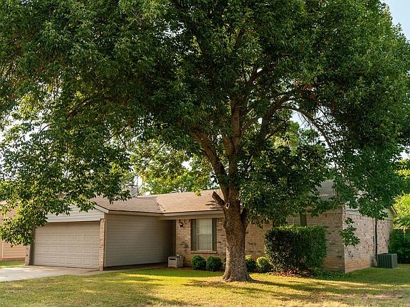3rd image of 5103 French Wood Dr