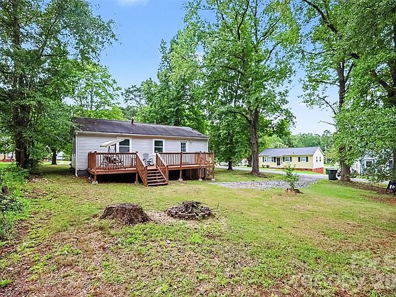 2nd image of 802 Stowe Dr