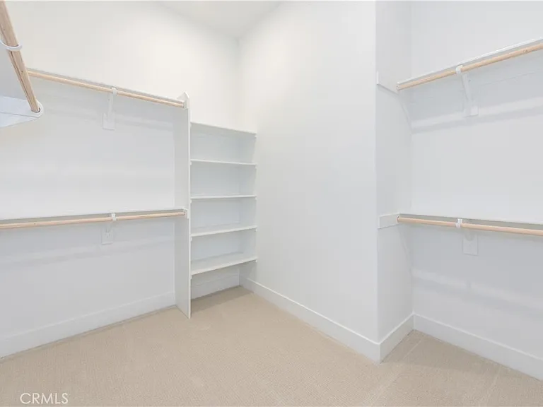 136 Seep — Photo 21
