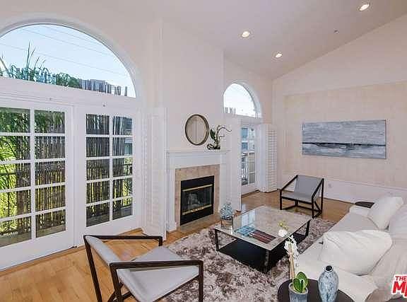 4th image of 11803 Goshen Ave #Penthouse 4