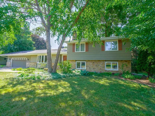 902 Cheri Ln, Mendota Heights, MN 55120