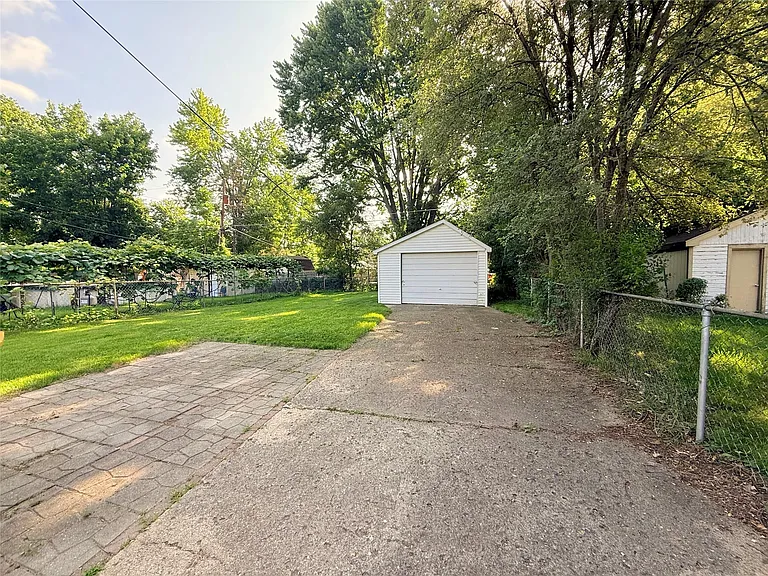 21212 Rensselaer St — Photo 10