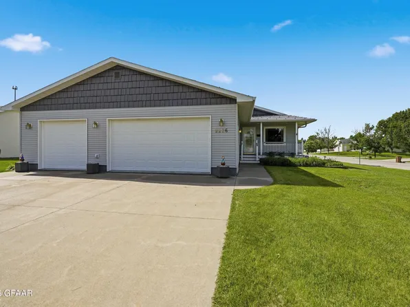 2226 Pioneer Ct NW, East Grand Forks, MN 56721