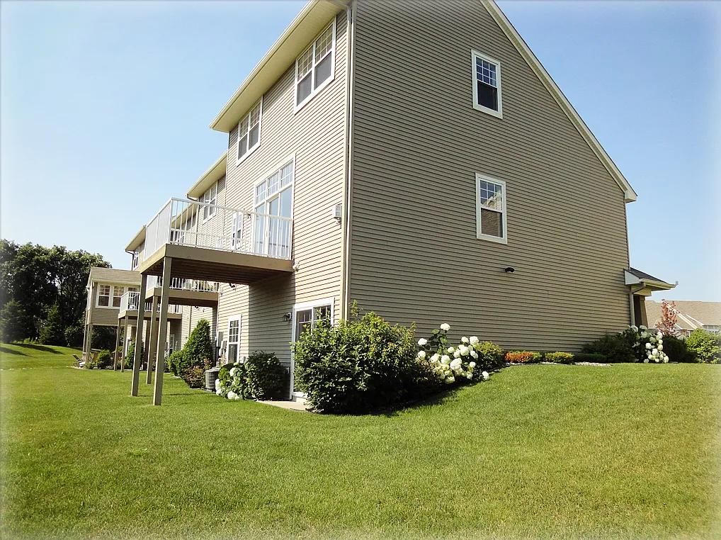 3 bed, 2146 sqft, $2,650 — Photo 2