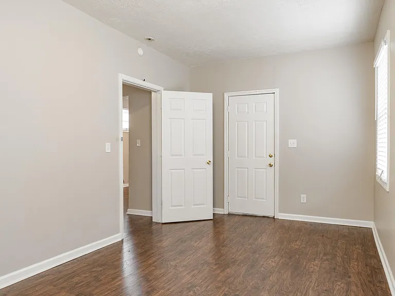 1014 Schiller Ave — Photo 14