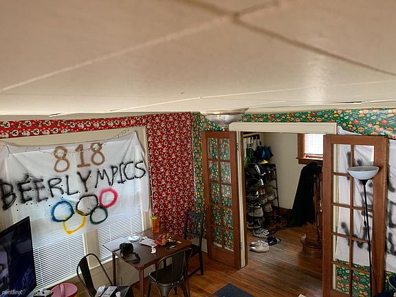 4th image of 932 Dewey Ave