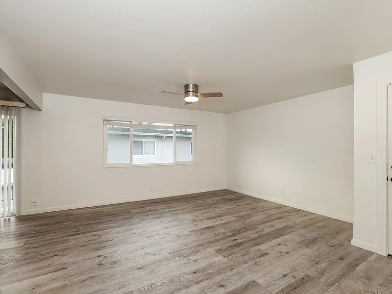 1260 Cortez Dr #10 — Photo 3