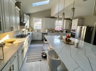 12530 Popes Head Rd, Clifton, VA 20124