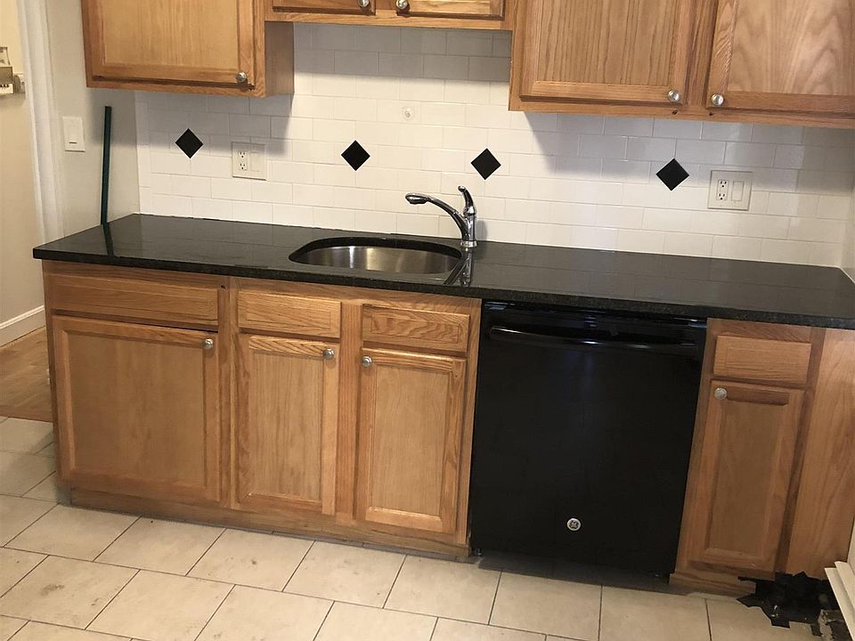 1st image of 36 Lincoln Pkwy #3