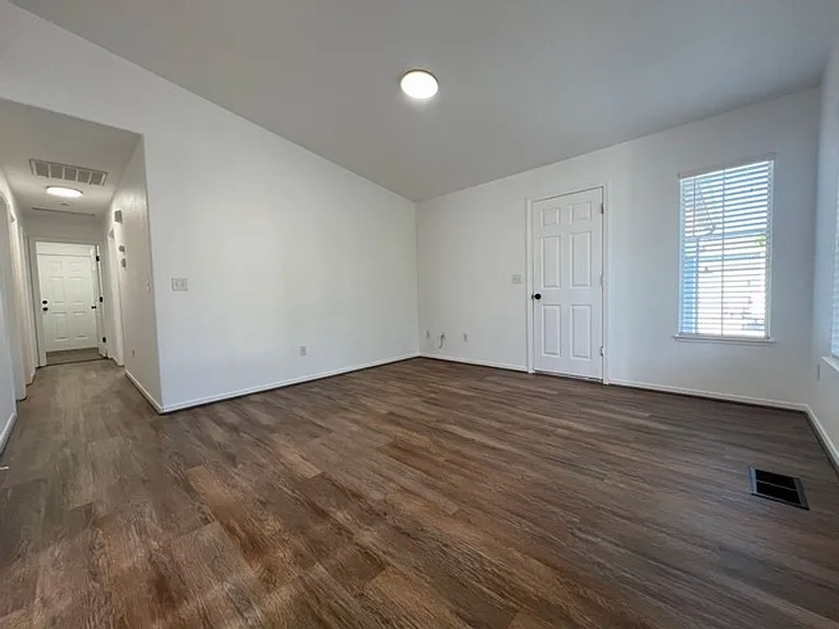 17784 Georgetown Dr — Photo 3