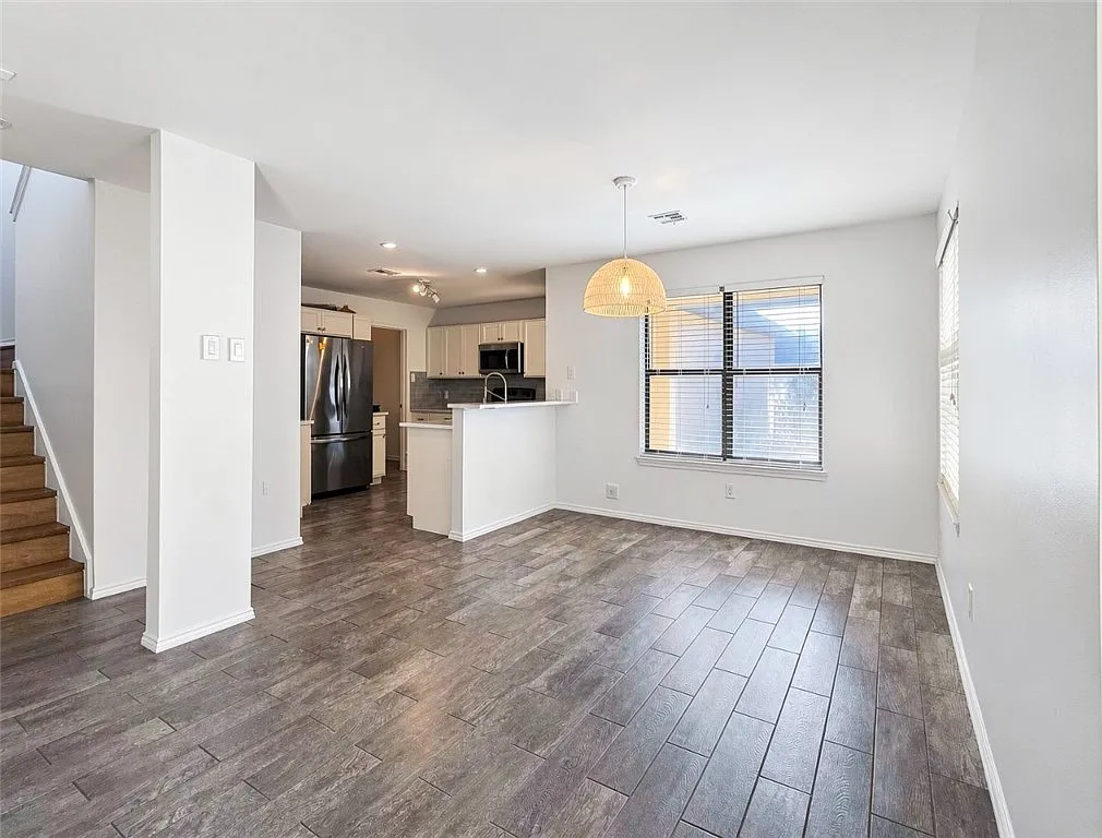 3 bed, 2.5 bath, 1687 sqft, $2,950 — Photo 2