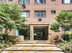 2325 42nd St NW, Washington, DC
