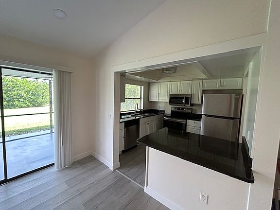 4th image of 1135 SE 13th Ter