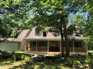 801 Fetlock Ct, Lords Valley, PA 18428