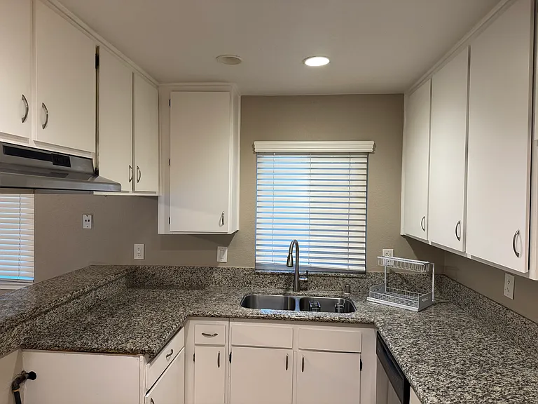 15840 Rainbow Dr — Photo 6
