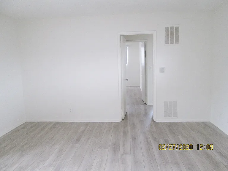 Lido Apartments - 1640 Barry — Photo 7