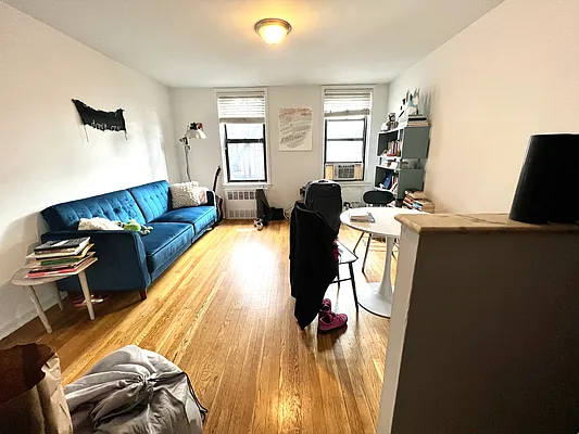 Rented by City Connections Realty | media 2