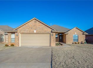 704 N Bobcat Way, Mustang, OK 73064
