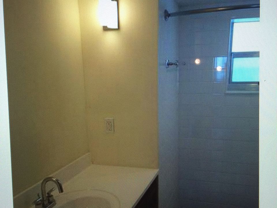 1st image of 4141 Nautilus Dr APT 4J