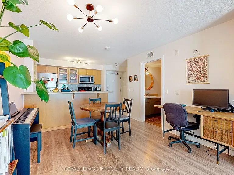 138 Somerset St W #203 — Photo 16
