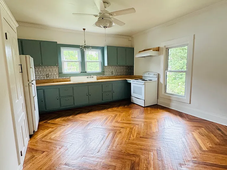319 S Spring St — Photo 10
