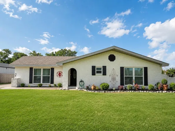 106 E Wayside Dr, Westlake, LA 70669