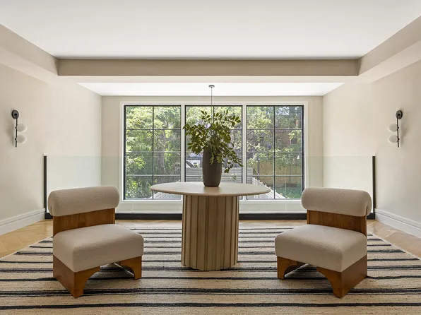 966 Bergen Street image 13 of 34