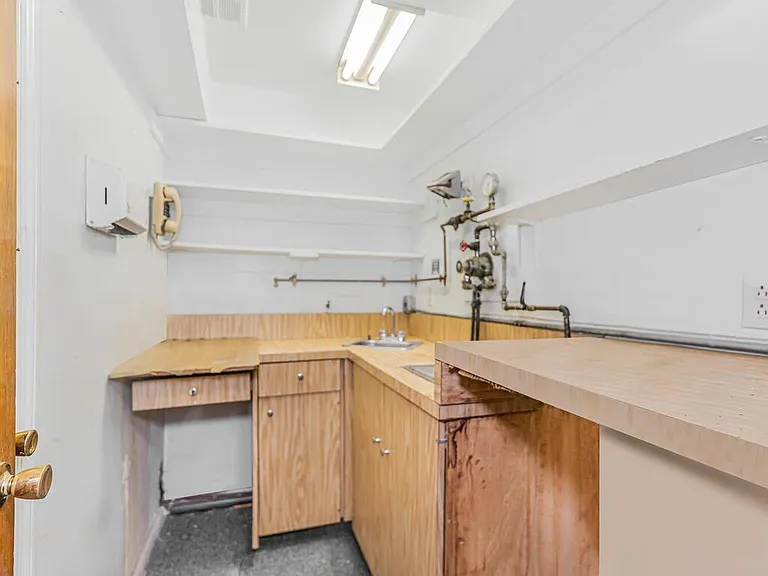 3060 Roberts Ave — Photo 17