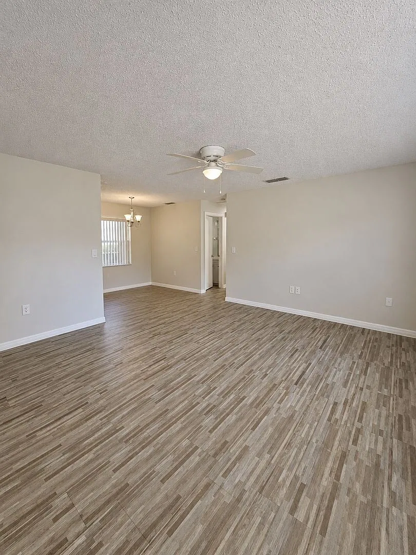 Duplex in Colonialtown — Photo 3