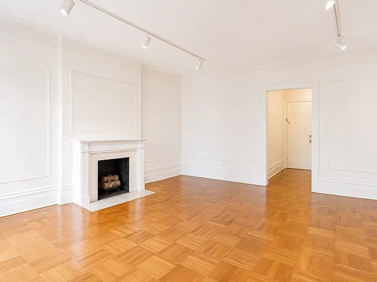 306 W 107th St #4R — Photo 3