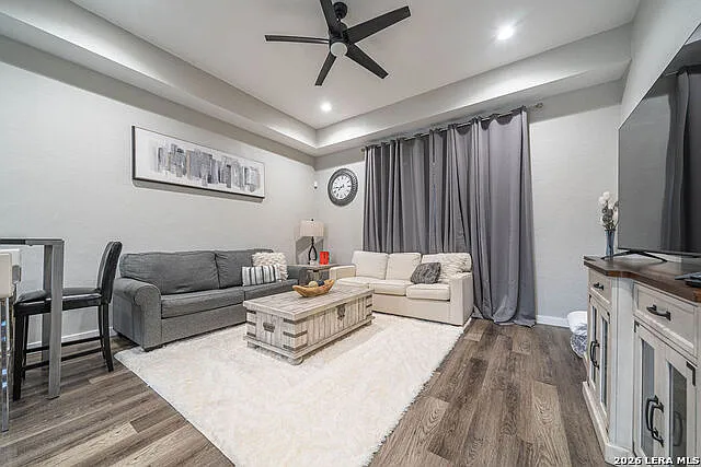 4 bed, 3.0 bath, 2040 sqft, $2,300 — Photo 3
