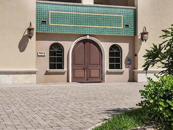 5th image of 7612 Lake Vista Ct Unit 401