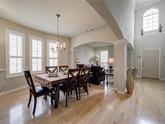 4th image of 826 Dogwood Dr