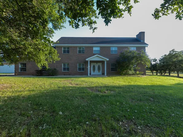 3100 Shady Oaks Dr, Brownwood, TX 76801