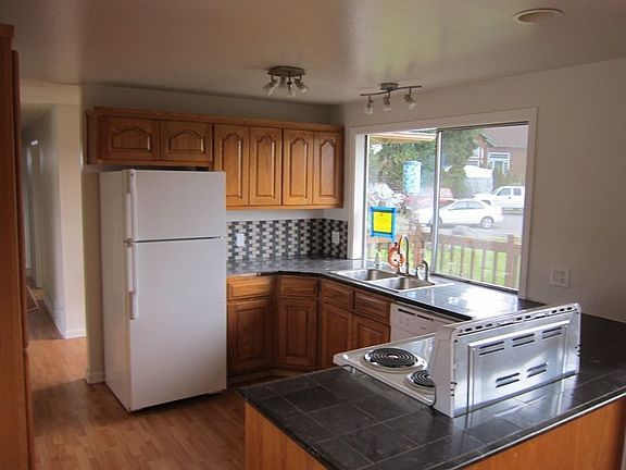 New Sun-Drenched Kitchen w/ All New Appliances