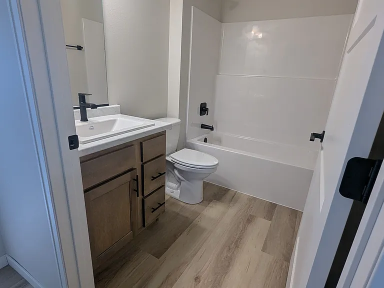 217 E Countryside Ave — Photo 31
