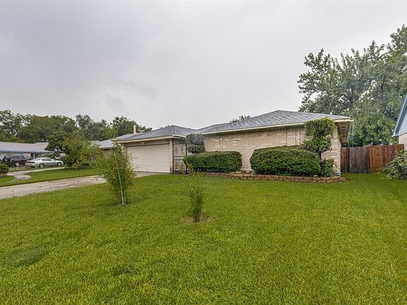 2nd image of 1415 Leadenhall Cir