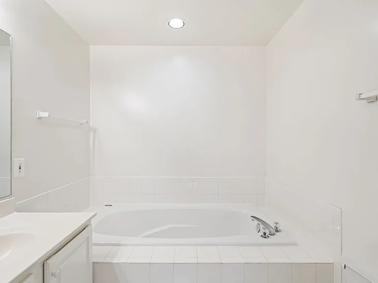 788 N Wakefield St — Photo 33