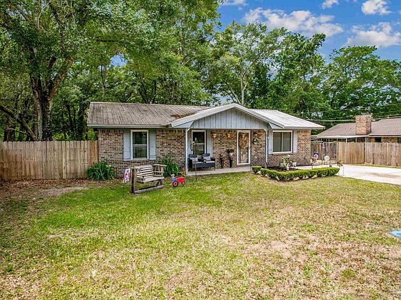 2nd image of 1148 Woodlake Dr