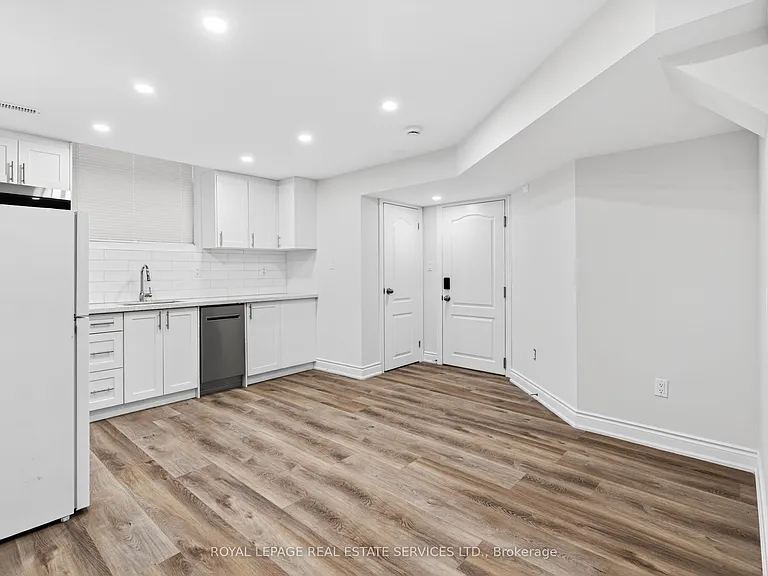 48 Eringate Ct #LOWER — Photo 4