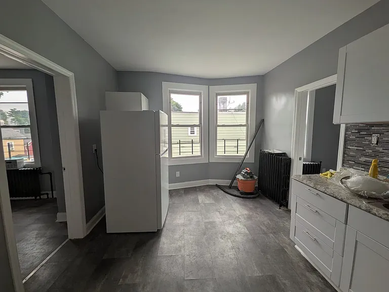 113 Oliver Ave #3R — Photo 1