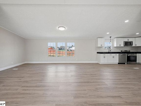 3rd image of 706 Sapphire Ct