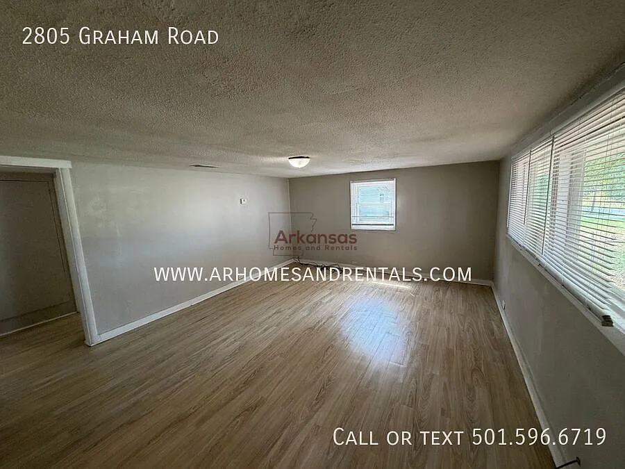 2805 Graham Road | 3 Bedrooms | 1 Bathroom 1/2 Off First Month's Rent — Photo 3