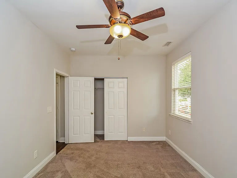 233 Norwich Dr — Photo 13