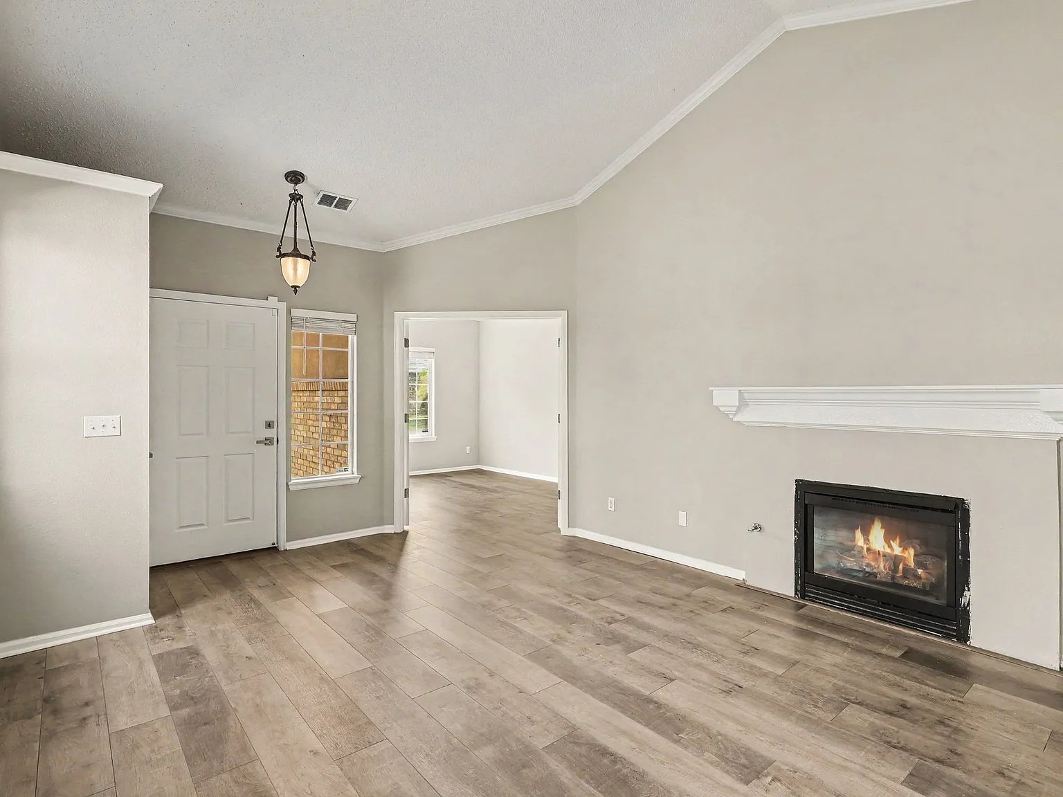 3 bed, 1325 sqft, $2,700 — Photo 2